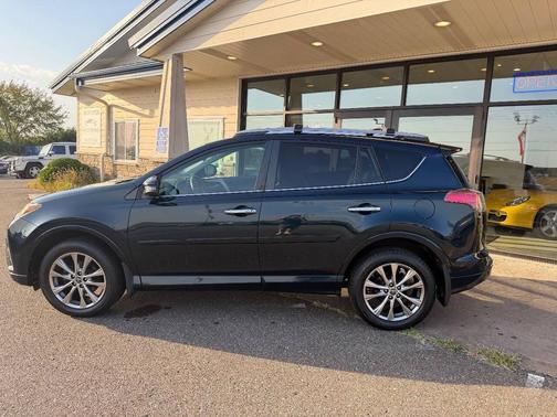 2017 Toyota RAV4 SE