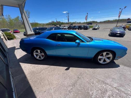 B5 Blue Pearlcoat 2010 Dodge Challenger SRT8