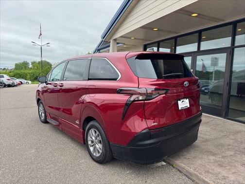 2023 Toyota Sienna LE