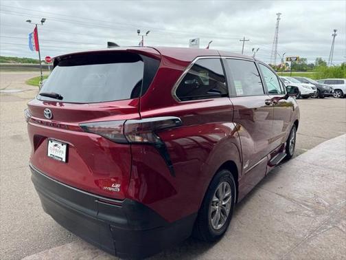 2023 Toyota Sienna LE