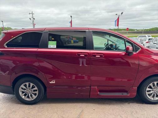 2023 Toyota Sienna LE