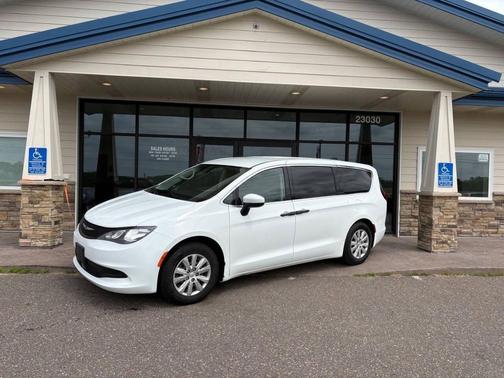Bright White Clearcoat 2021 Chrysler Voyager L