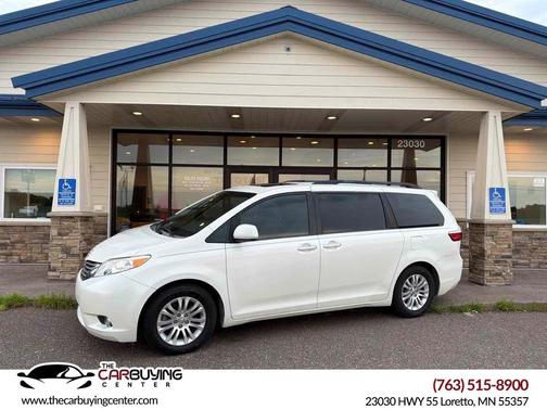 Blizzard Pearl 2017 Toyota Sienna XLE