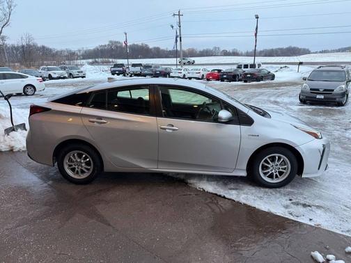 2021 Toyota Prius LE