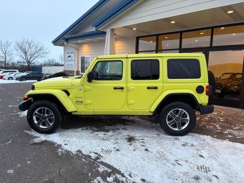 2023 Jeep Wrangler 4-Door Sahara