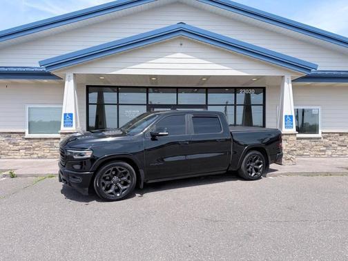 Diamond Black Crystal Pearlcoat 2020 RAM 1500 Limited