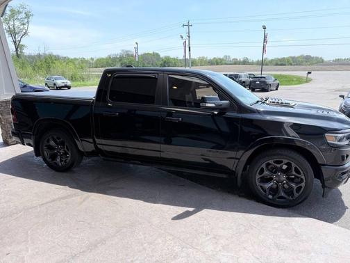 Diamond Black Crystal Pearlcoat 2020 RAM 1500 Limited