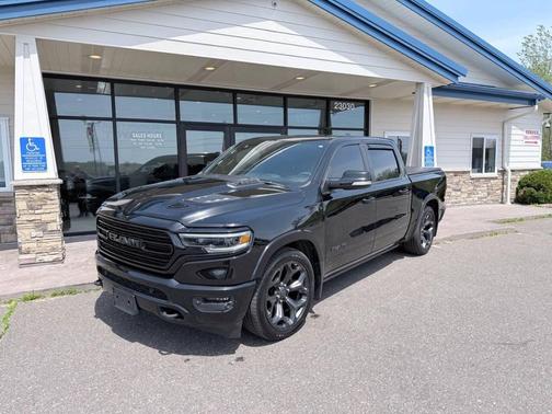 Diamond Black Crystal Pearlcoat 2020 RAM 1500 Limited