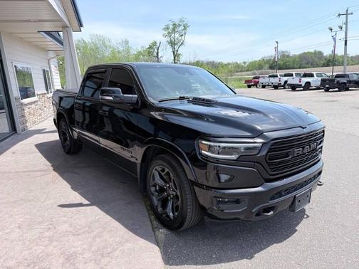 Diamond Black Crystal Pearlcoat 2020 RAM 1500 Limited