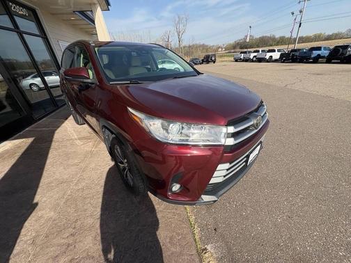 Ooh La La Rouge Mica 2017 Toyota Highlander XLE