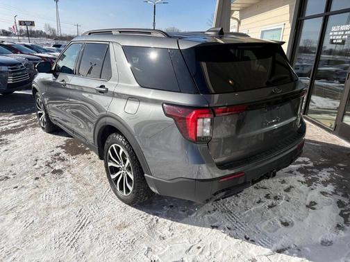 2025 Ford Explorer ST-Line