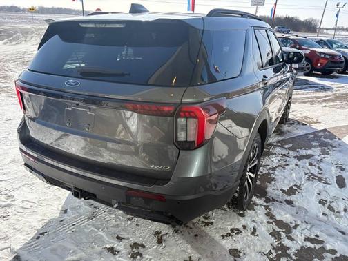 2025 Ford Explorer ST-Line
