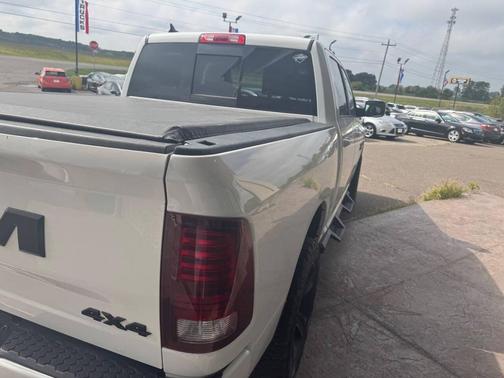 2018 RAM 1500 Night Crew Cab 4x4 5'7' Box