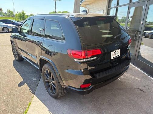 Diamond Black Crystal Pearlcoat 2020 Jeep Grand Cherokee Altitude