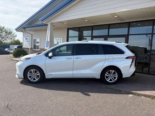White 2022 Toyota Sienna Limited