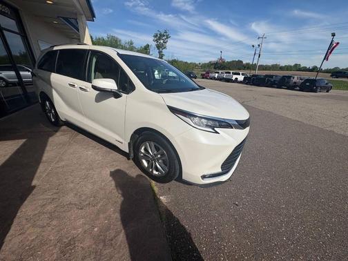 White 2022 Toyota Sienna Limited