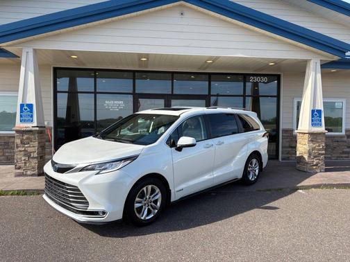 White 2022 Toyota Sienna Limited
