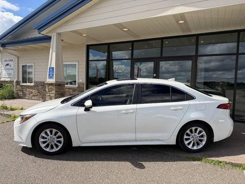 Super White 2020 Toyota Corolla XLE
