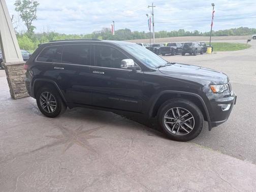 Diamond Black Crystal Pearlcoat 2018 Jeep Grand Cherokee Limited