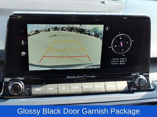 Clear White/Black Roof 2022 Kia Seltos S