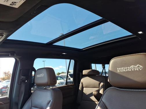 2022 Chevrolet Suburban 4WD High Country