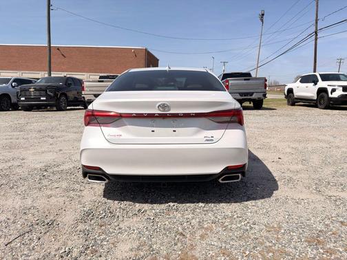 Wind Chill Pearl 2021 Toyota Avalon XLE