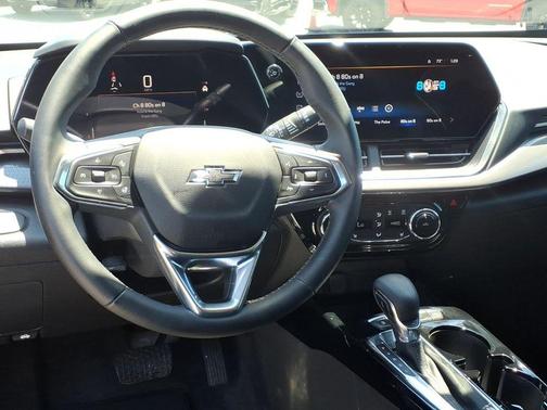 Mosaic Black Metallic 2025 Chevrolet Trax FWD ACTIV