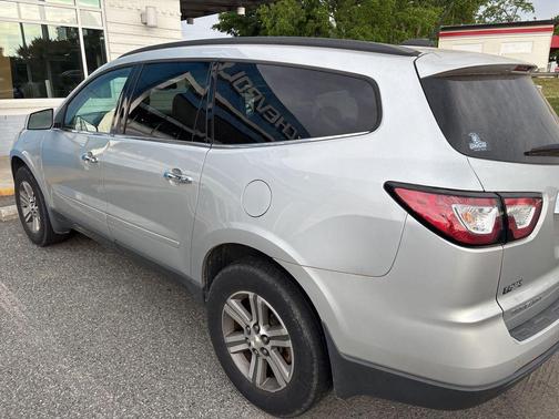Silver Ice Metallic 2017 Chevrolet Traverse 2LT
