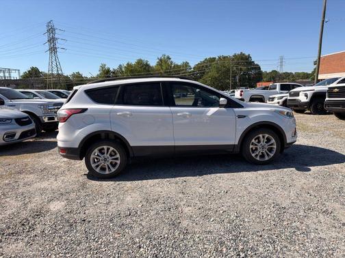 OXFORD WHITE 2018 Ford Escape SE