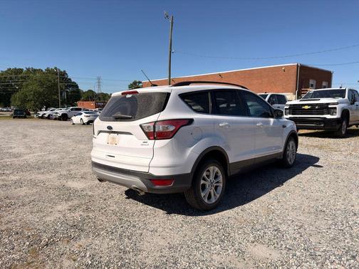 OXFORD WHITE 2018 Ford Escape SE