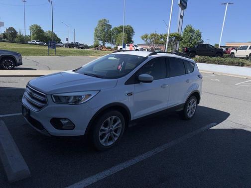 OXFORD WHITE 2018 Ford Escape SE