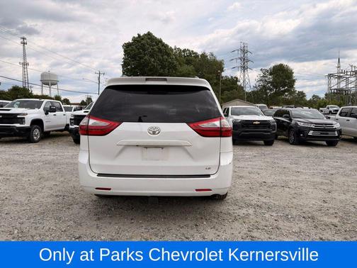 Super White 2015 Toyota Sienna LE