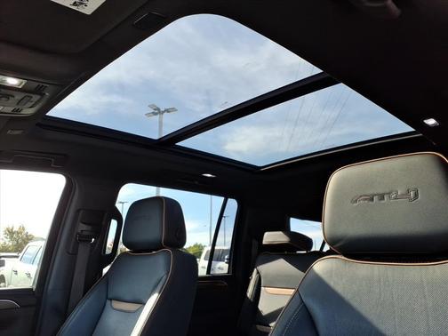 2023 GMC Yukon XL 4WD AT4