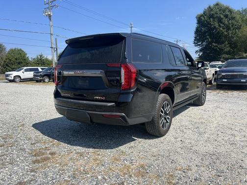 2023 GMC Yukon XL 4WD AT4