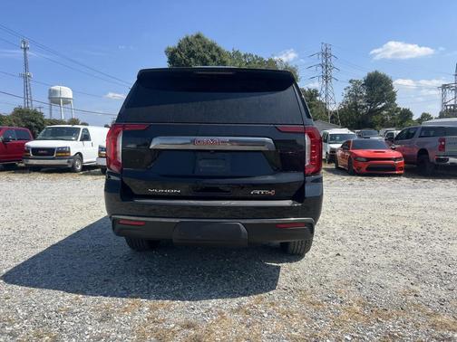 2023 GMC Yukon XL 4WD AT4