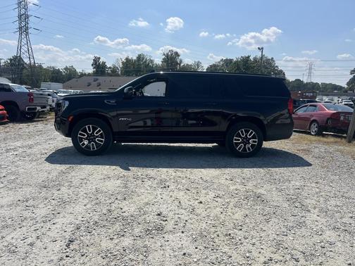 2023 GMC Yukon XL 4WD AT4