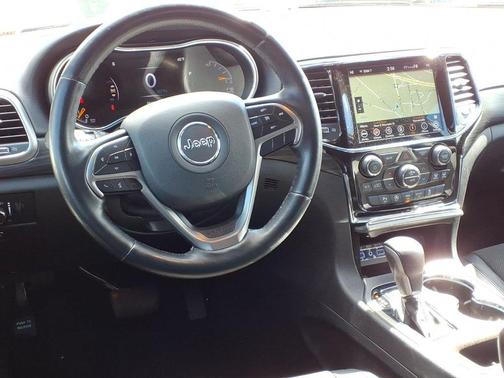 2022 Jeep Grand Cherokee Laredo