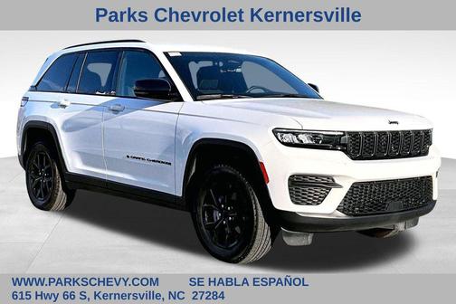 Bright White Clearcoat 2025 Jeep Grand Cherokee Altitude