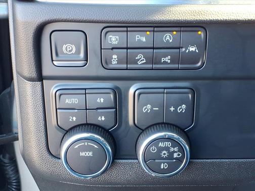 2025 Chevrolet Suburban 4WD Z71