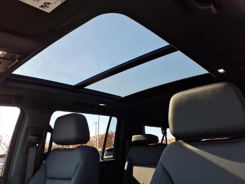 2025 Chevrolet Suburban 4WD Z71