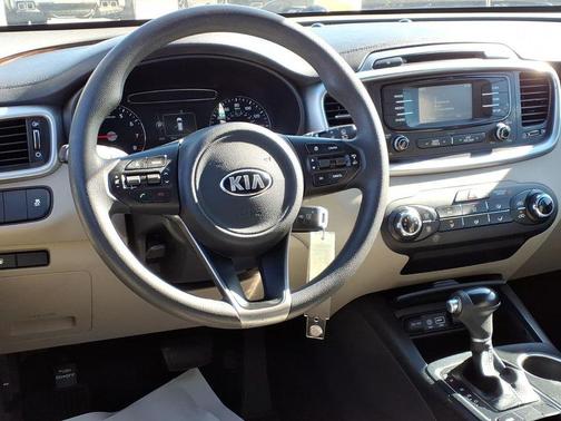 2017 Kia Sorento LX