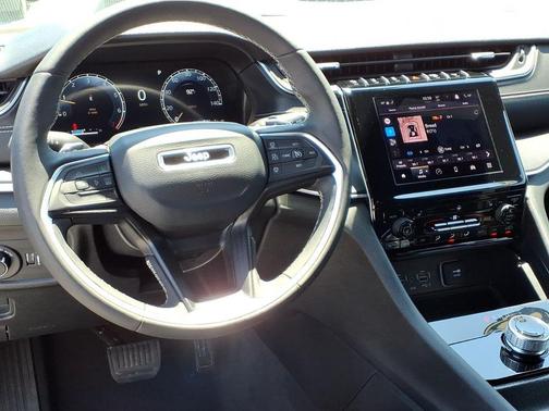 Bright White Clearcoat 2025 Jeep Grand Cherokee Altitude
