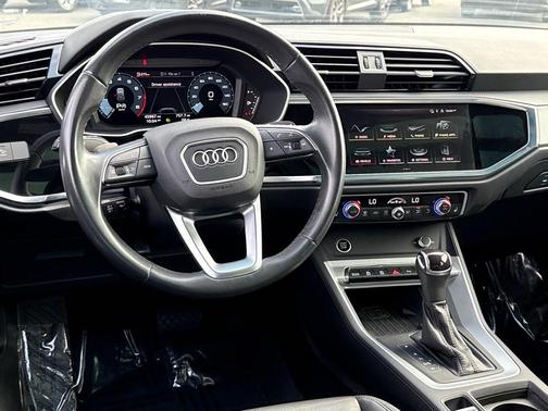 2024 Audi Q3 Premium 45 TFSI S line quattro Tiptronic