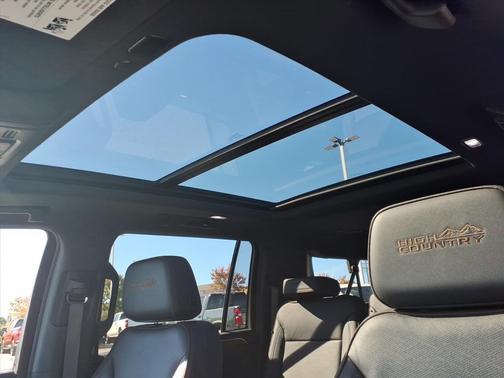 2024 Chevrolet Suburban 4WD High Country