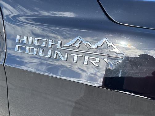 2024 Chevrolet Suburban 4WD High Country