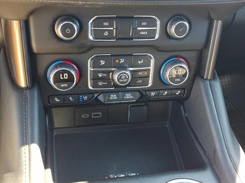 2024 Chevrolet Suburban 4WD High Country