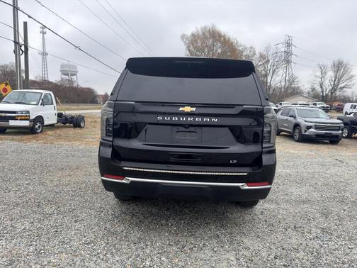 2025 Chevrolet Suburban LT
