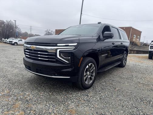 2025 Chevrolet Suburban LT