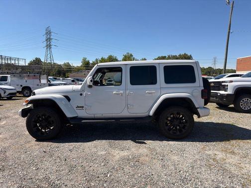 Bright White Clearcoat 2021 Jeep Wrangler Unlimited Sahara