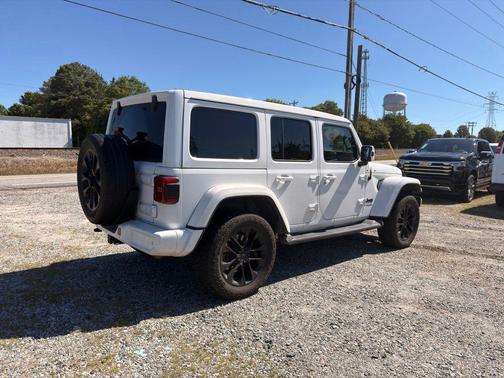 Bright White Clearcoat 2021 Jeep Wrangler Unlimited Sahara